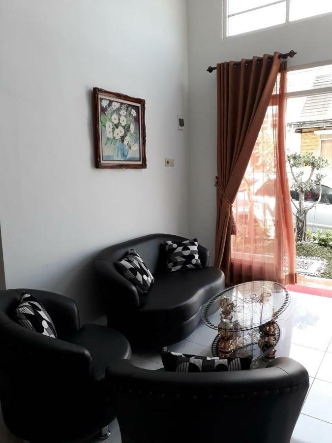 Villa Puncak Garuda A5 Бату Экстерьер фото